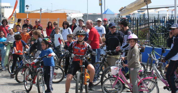 Masa Crítica 28/11/08. Estepona, mejor con bici